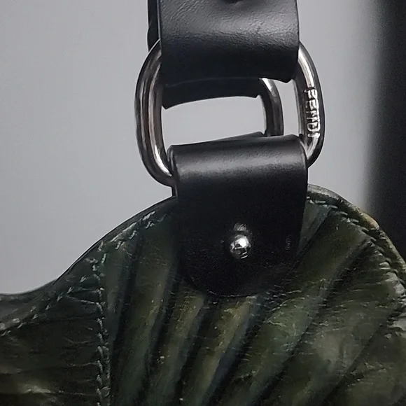 Fendi- Olive Trapezio bag - Picture 2 of 8